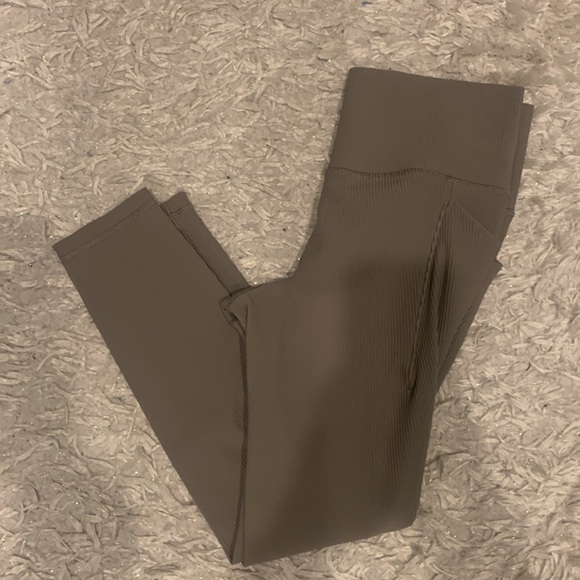 Athleta, Salutation Stash Pocket ll Rib 7/8 tight. New Without Tags. Size M. - Picture 3 of 4